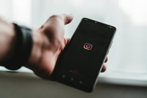 Instagram पर निजी तौर पर चैट कैसे करें