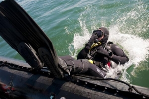 कैसे एक Neoprene Wetsuit साफ करने के लिए
