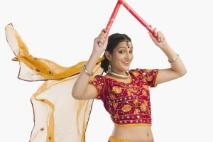 डांडिया की रात के लिए कैसे कपड़े पहने