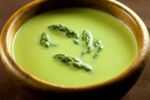 सिरों के साथ शतावरी का सूप कैसे बनाये