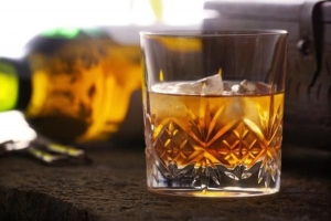 घर का बना व्हिस्की कैसे बनाएं