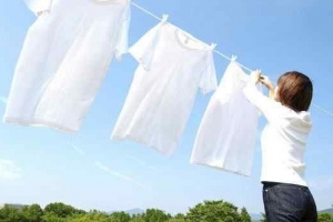 बिना ब्लीच के कपड़ों को प्राकृतिक रूप से सफेद कैसे करें