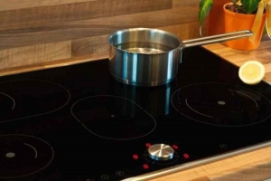अपने ग्लास सिरेमिक स्टोवटॉप से ​​खरोंच कैसे निकालें