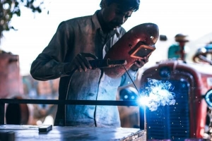 वेल्डिंग में करियर कैसे शुरू करें