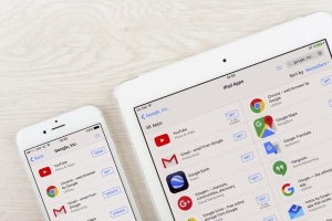 IPhone पर Google Voice का उपयोग कैसे करें