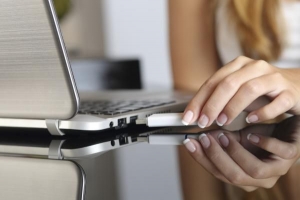 मैं USB पर अपनी फ़ाइलें क्यों नहीं देख सकता?